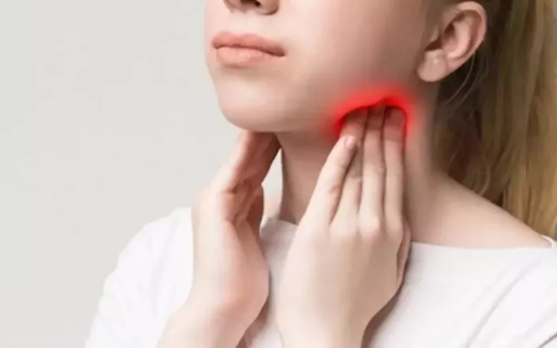 أدوية لعلاج التهاب اللوزتين: أفضل العلاجات ومتى تحتاج للمضاد الحيوي؟