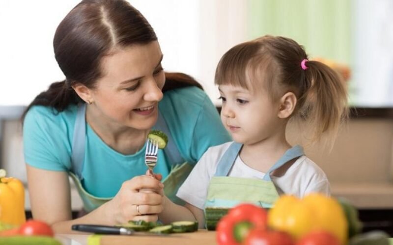 نصائح لتشجيع الأطفال على تناول الطعام